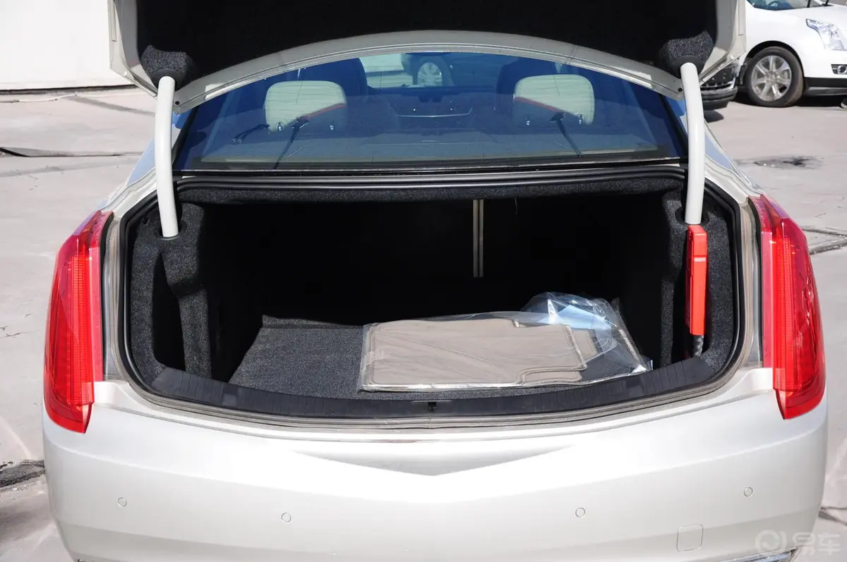 凯迪拉克XTS28T 舒适型行李箱空间