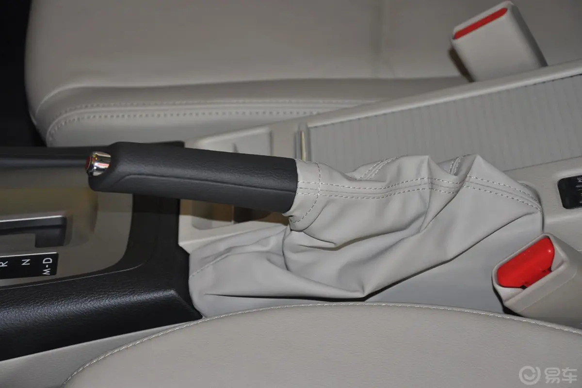 斯巴鲁XV2.0L 自动 豪华导航版驻车制动（手刹，电子，脚刹）