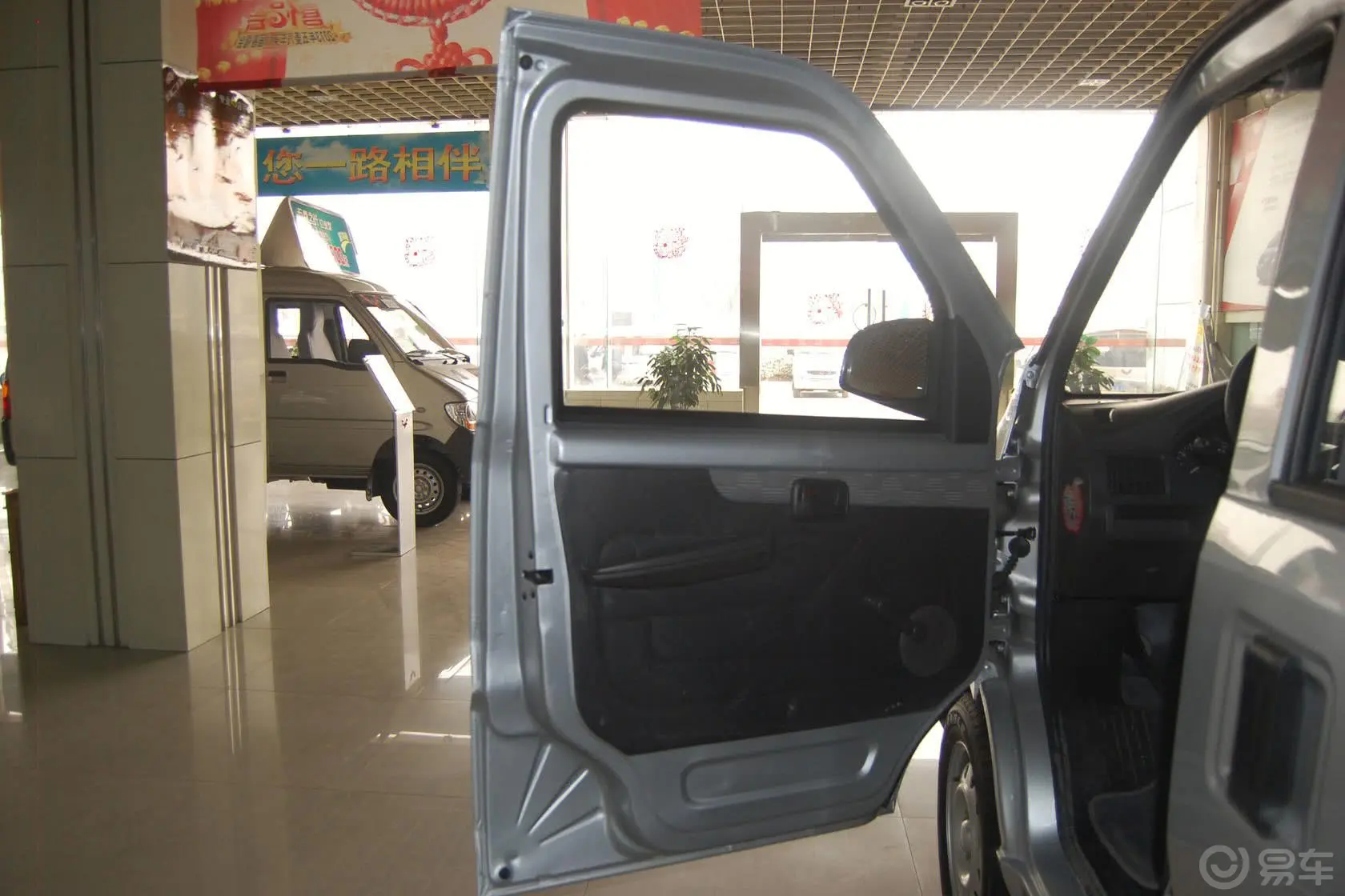 五菱荣光1.2L 手动 基本型驾驶员侧车门内门板