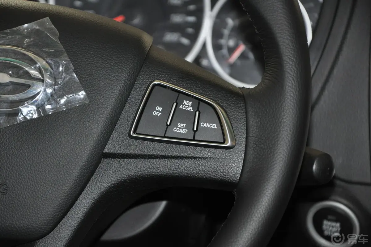 奥轩GX52.0L 手动 两驱 天窗版 汽油方向盘功能键（右）