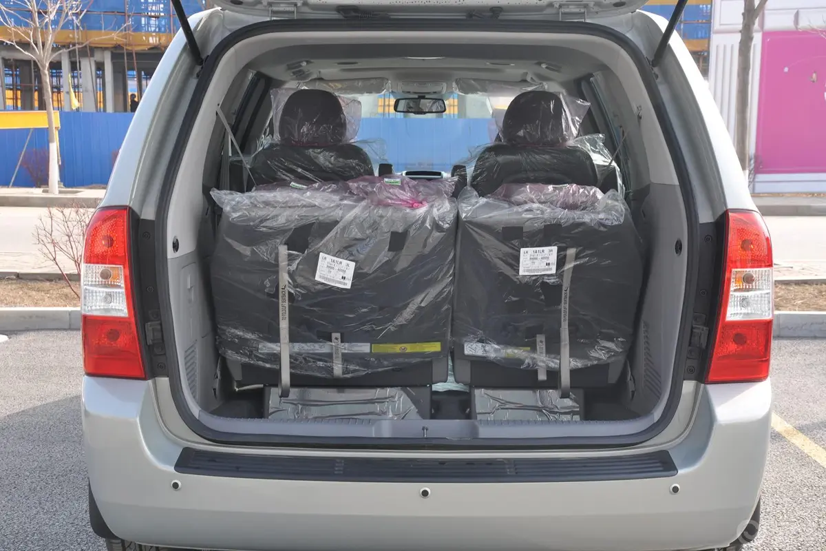 起亚VQVQ-R 2.2T 自动 柴油 舒适版行李箱空间（第3排打开）