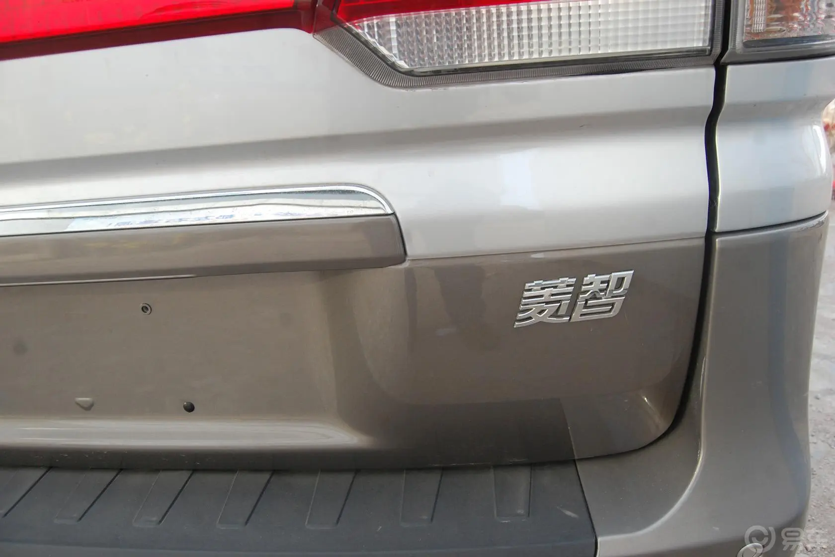 菱智M5 Q3短车 2.0L 手动 豪华型 7座尾标