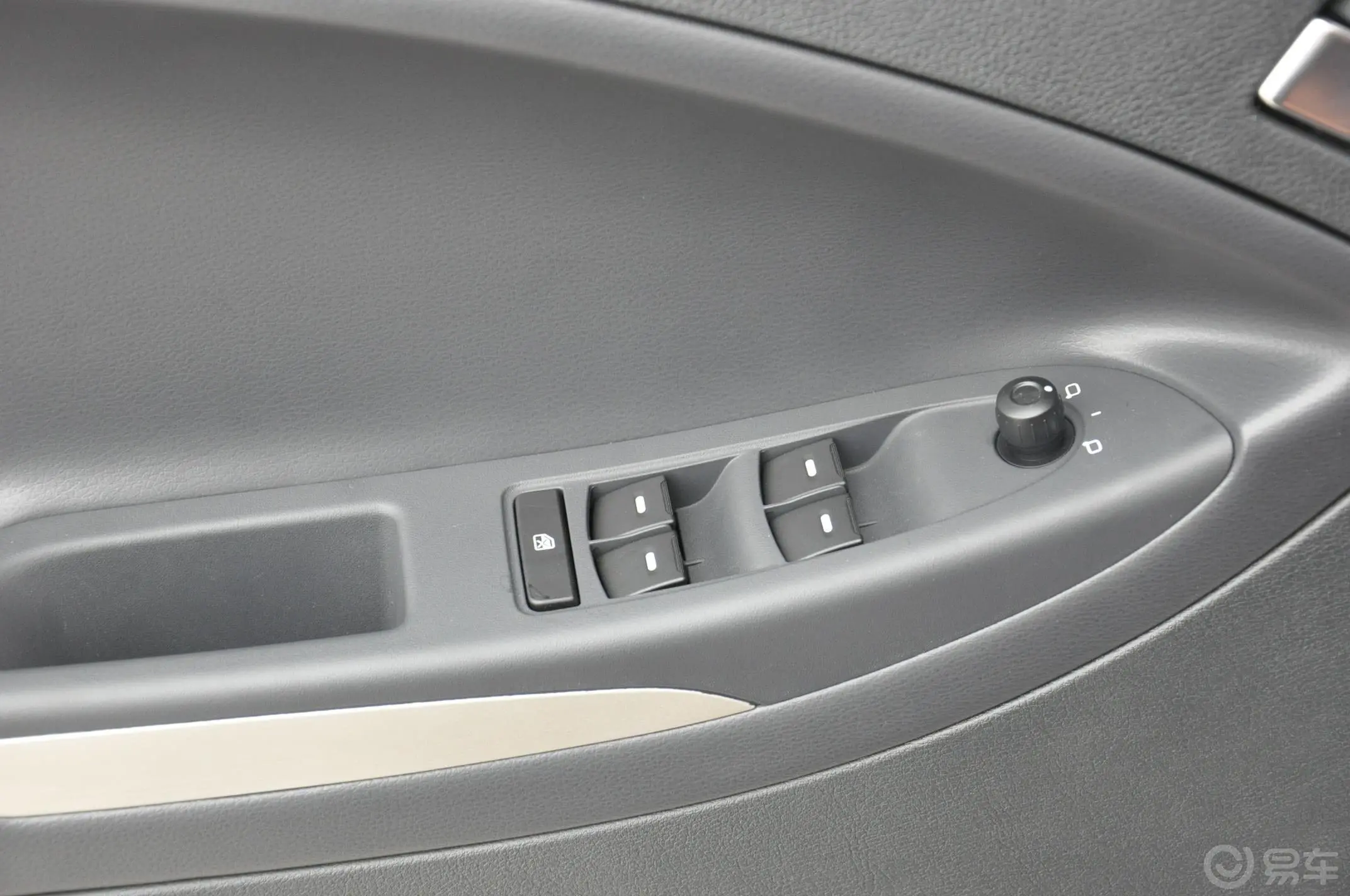 吉利SX71.8L 手动 尊贵型车窗升降键