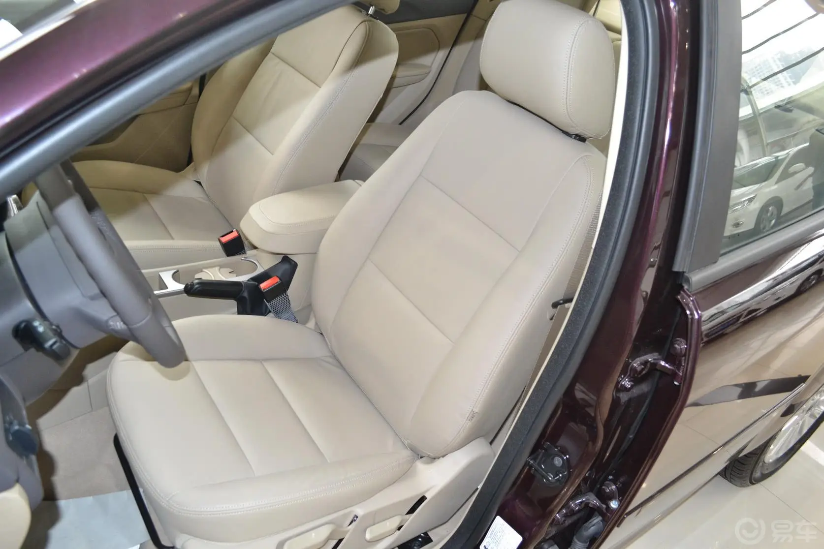 福克斯三厢 经典款 1.8L 自动 时尚型驾驶员座椅