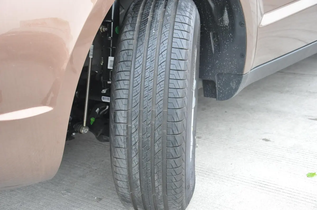 吉利SX71.8L 手动 尊贵型轮胎花纹
