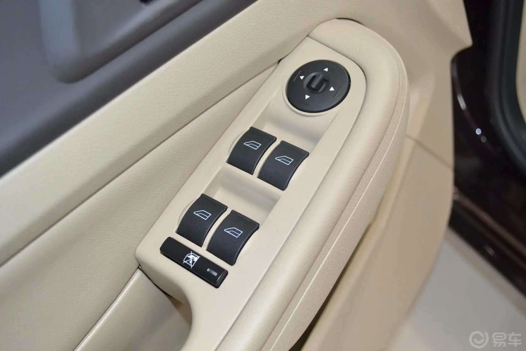 福克斯三厢 经典款 1.8L 自动 时尚型车窗升降键