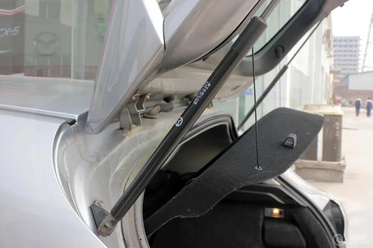 马自达3 星骋两厢 1.6L 手动 舒适型行李厢支撑杆