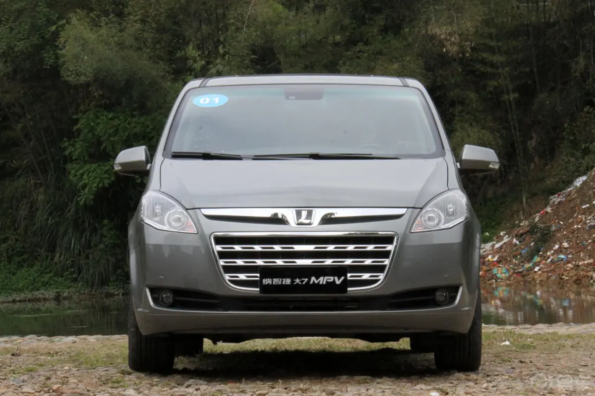 大7 MPV2.0T 手自一体 精英型正前水平