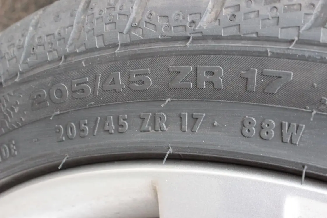 标致207(进口)CC 1.6L 自动 时尚版轮胎规格
