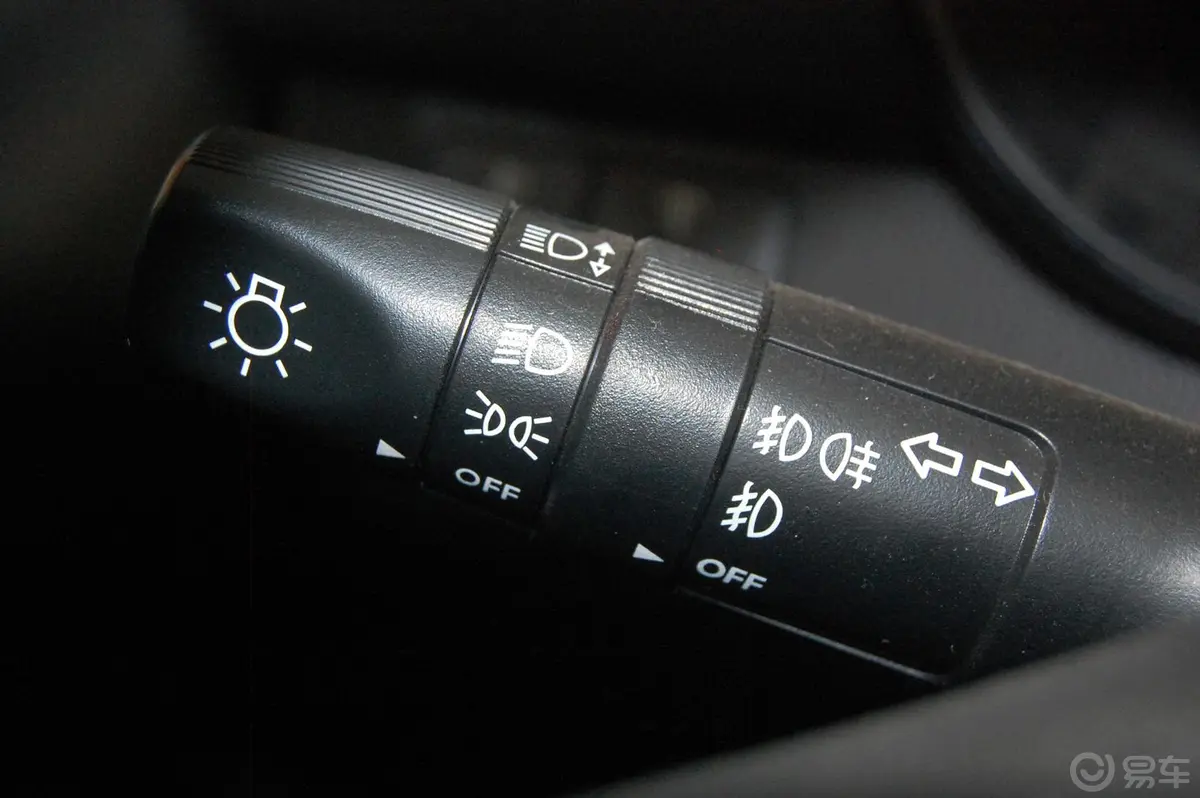起亚K2两厢 1.6L 自动 Premium 纪念版大灯远近光调节柄