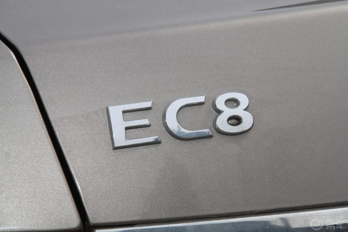 吉利EC82.0L 自动 尊贵型尾标