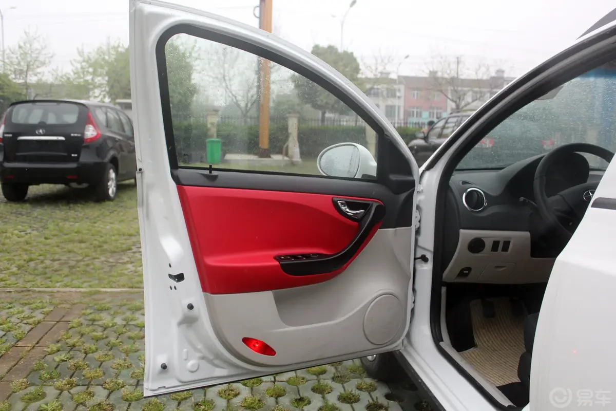 和悦A13RS CROSS 1.3L 手动 舒适型驾驶员侧车门内门板