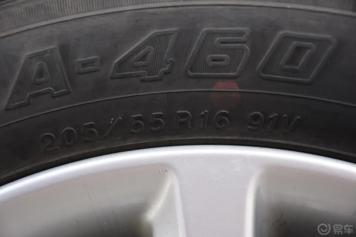雷克萨斯CT200h 1.8L 自动 豪华版轮胎规格