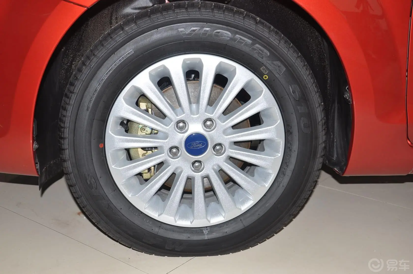 福克斯三厢 经典款 1.8L 自动 时尚型轮圈