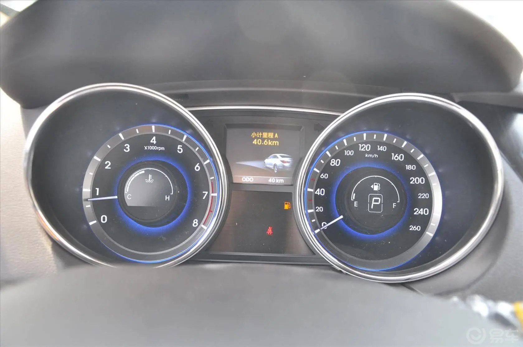 索纳塔2.0L 自动 GLX 豪华版仪表盘背光显示