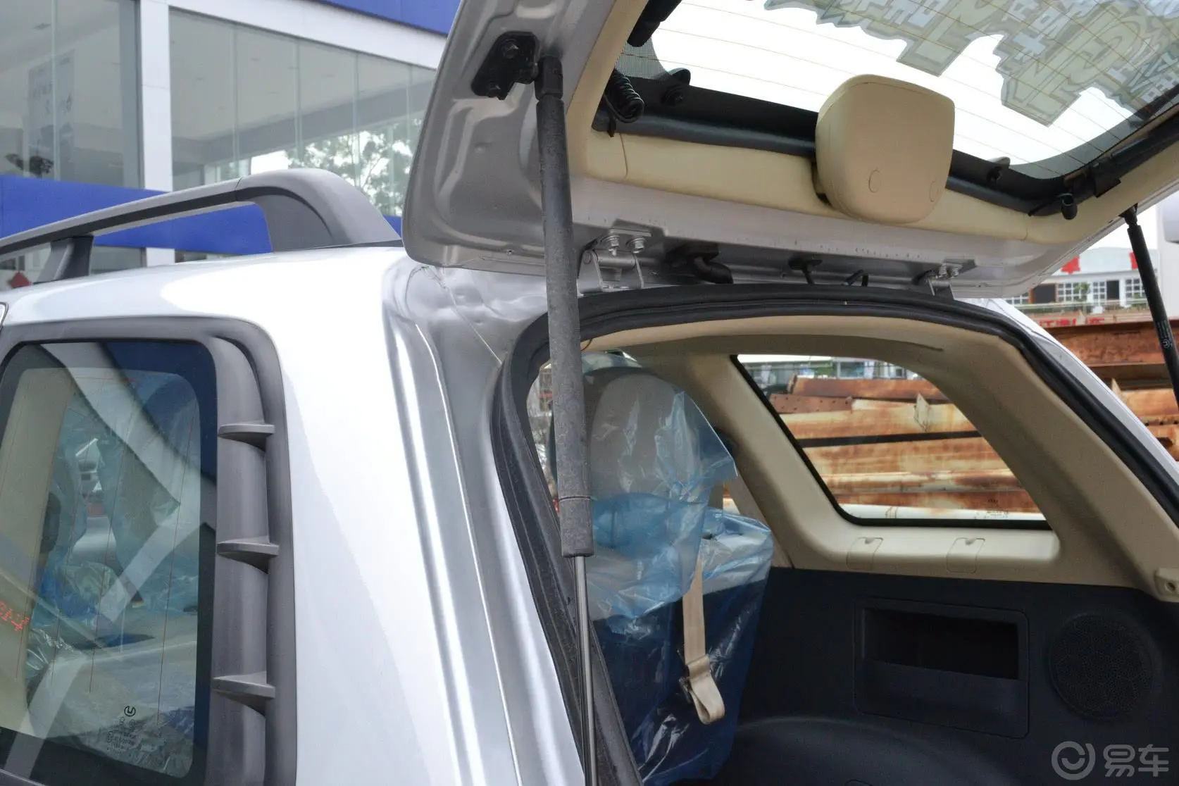 经典圣达菲2.0T 手动 两驱 天窗版 柴油行李厢支撑杆