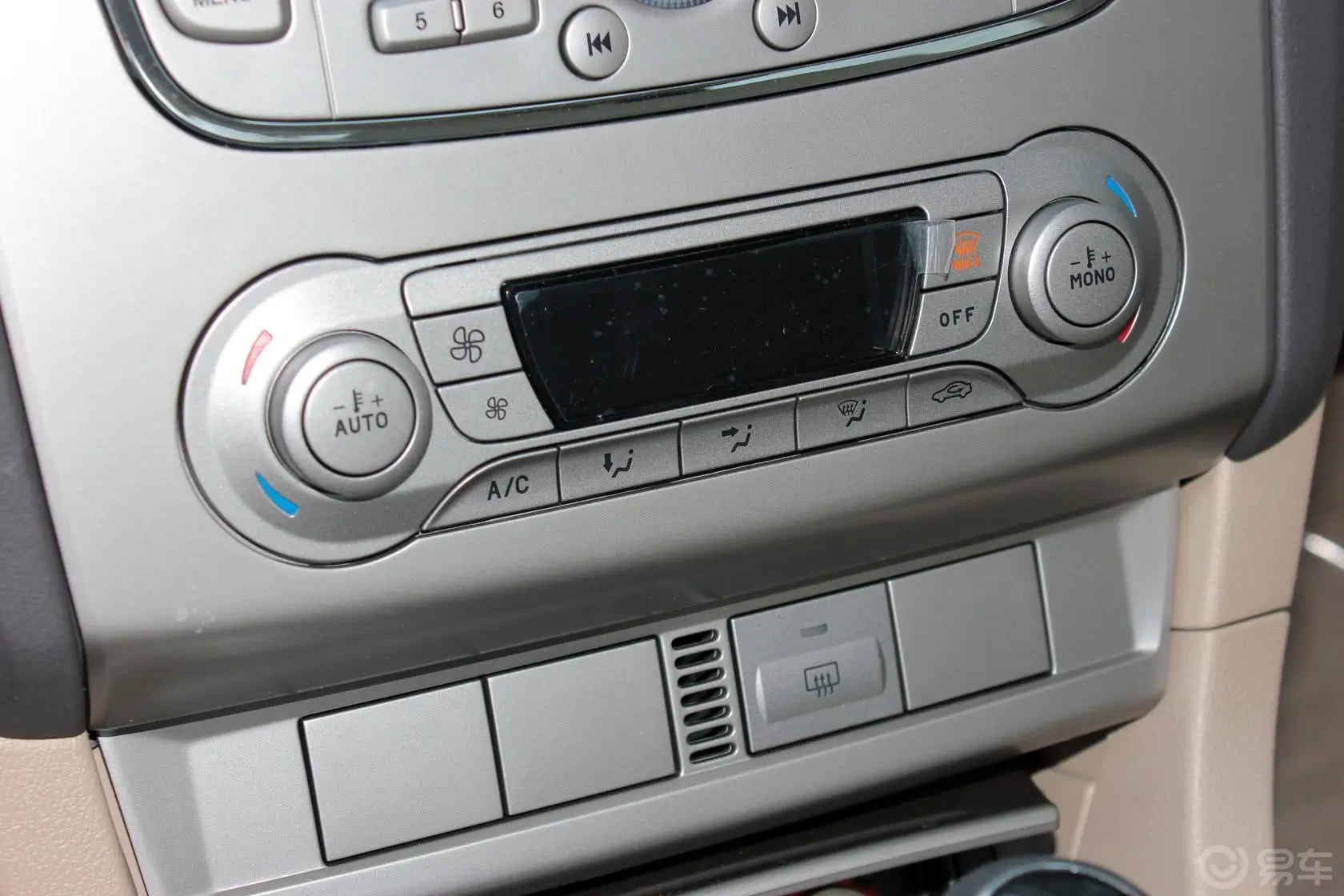 福克斯两厢 经典款 1.8L 手动 时尚型空调