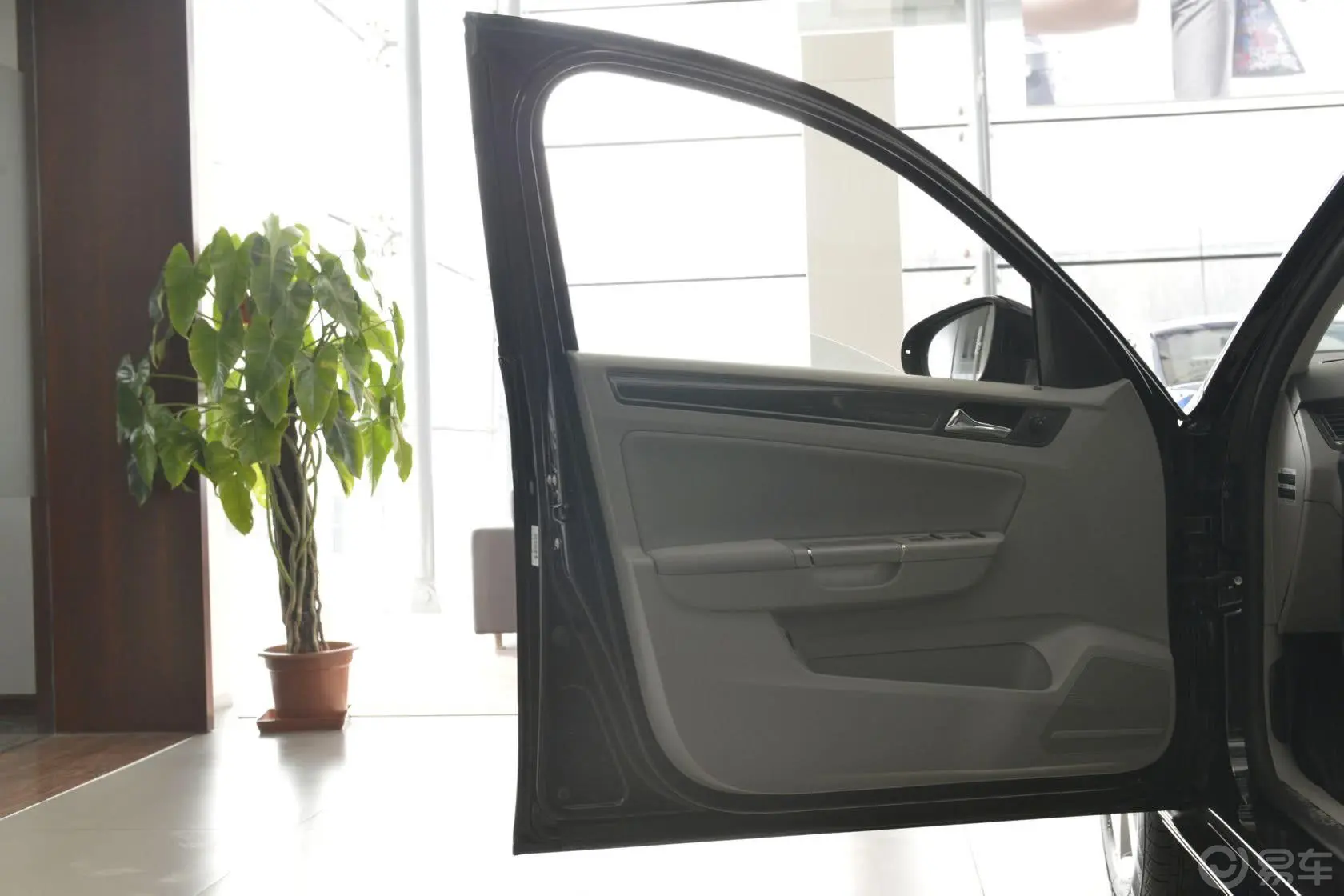 宝来1.6L 自动 舒适型驾驶员侧车门内门板