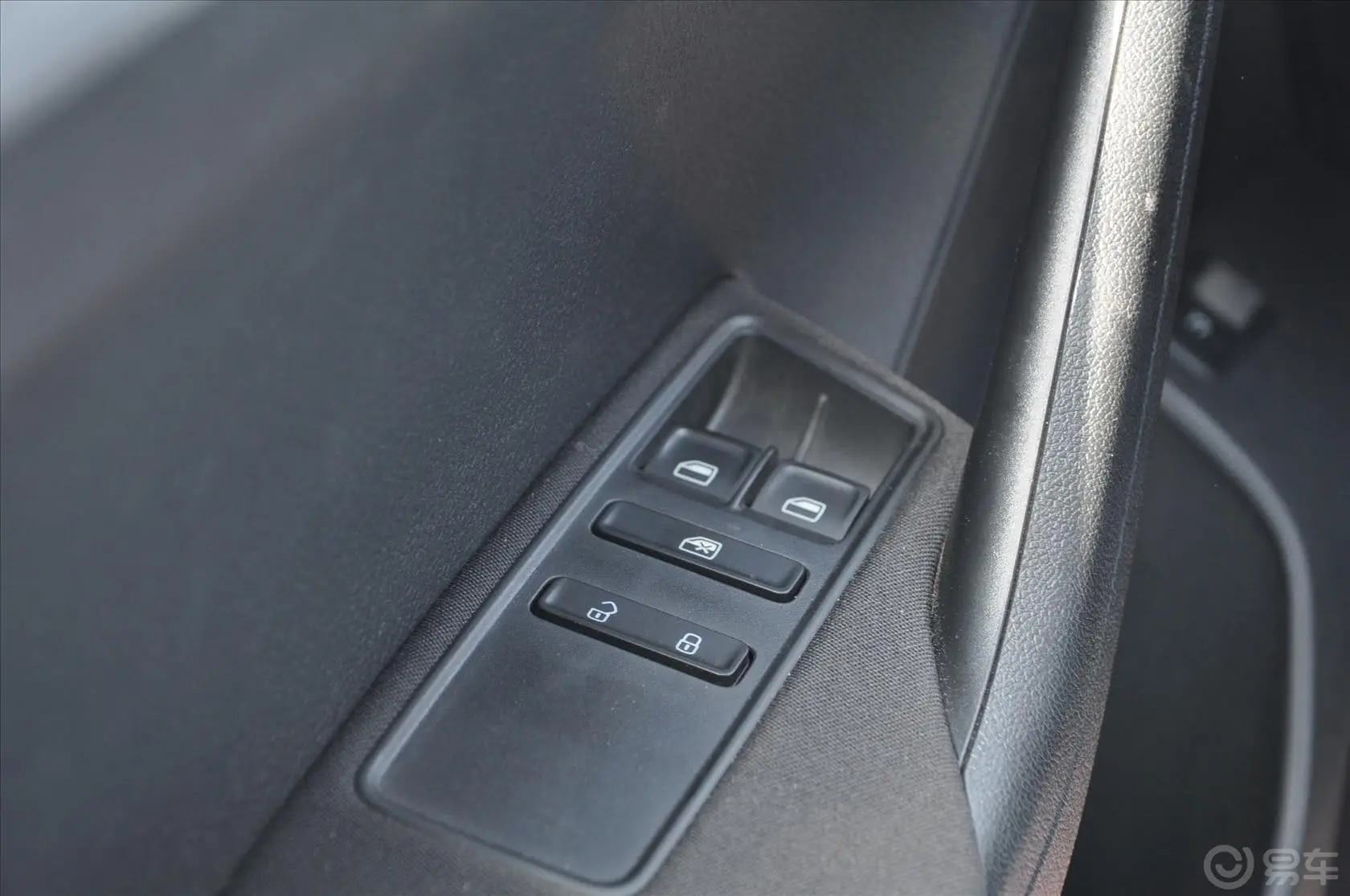 捷达1.6L 自动舒适型车窗升降键