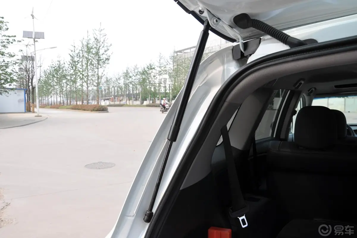 奥德赛2.4L 自动 运动版行李厢支撑杆