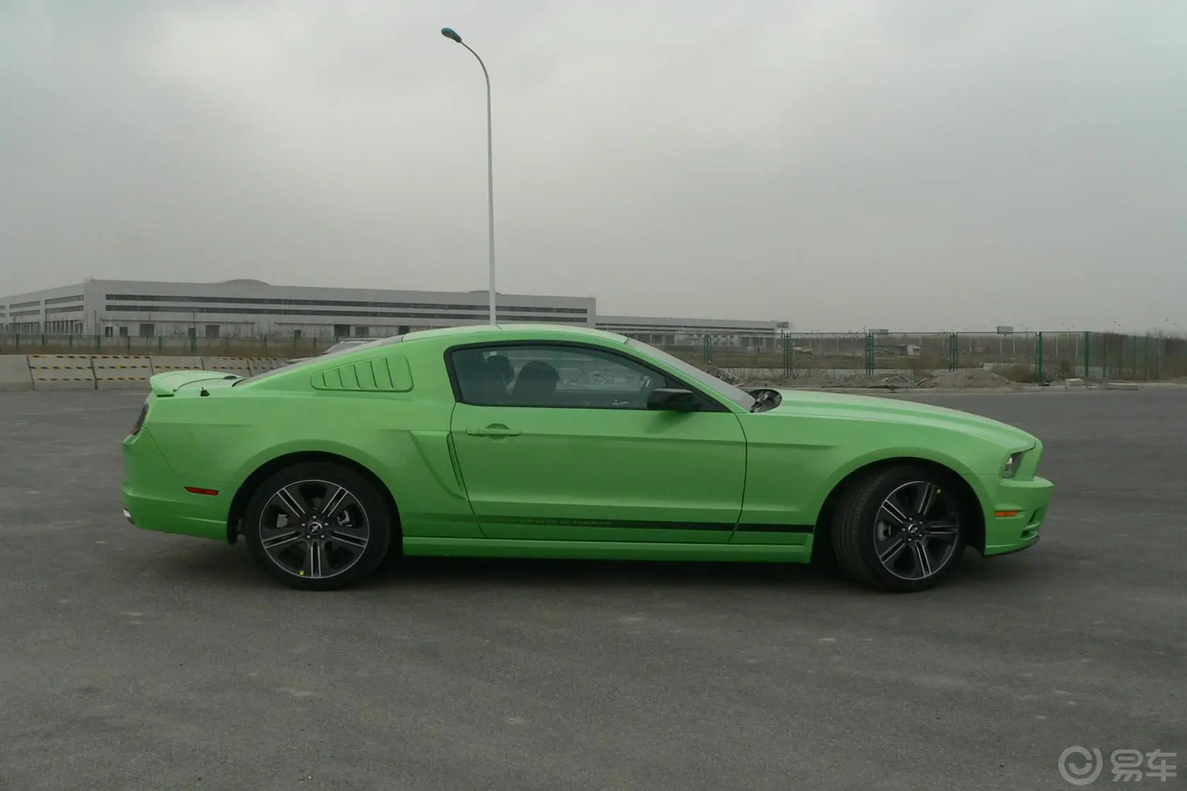 Mustang3.7L 自动 V6正侧车头向右水平