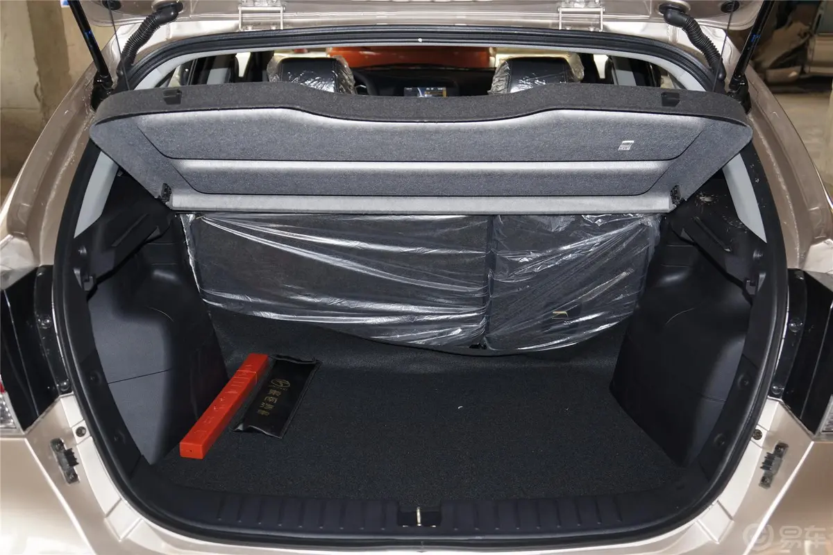 V6菱仕1.5L 手动 旗舰版行李箱空间