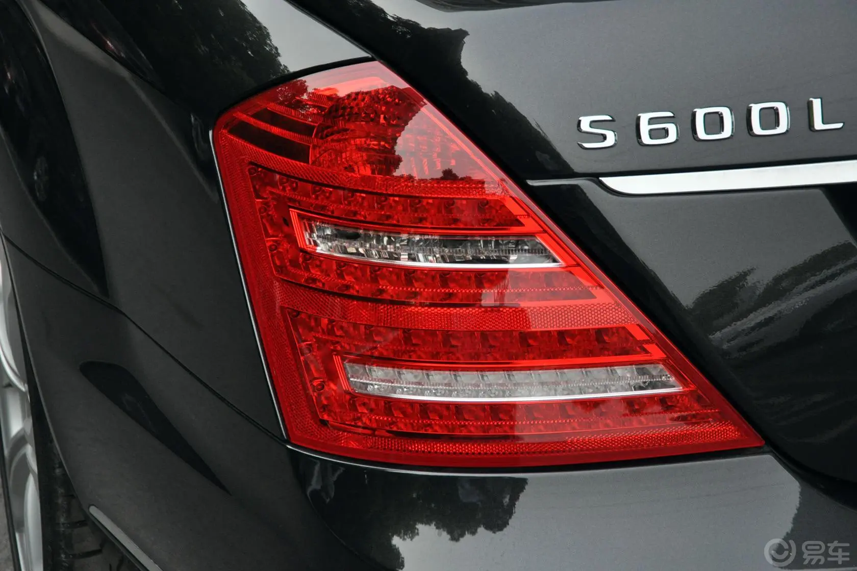 奔驰S级S600L Grand Edition尾灯侧45度俯拍