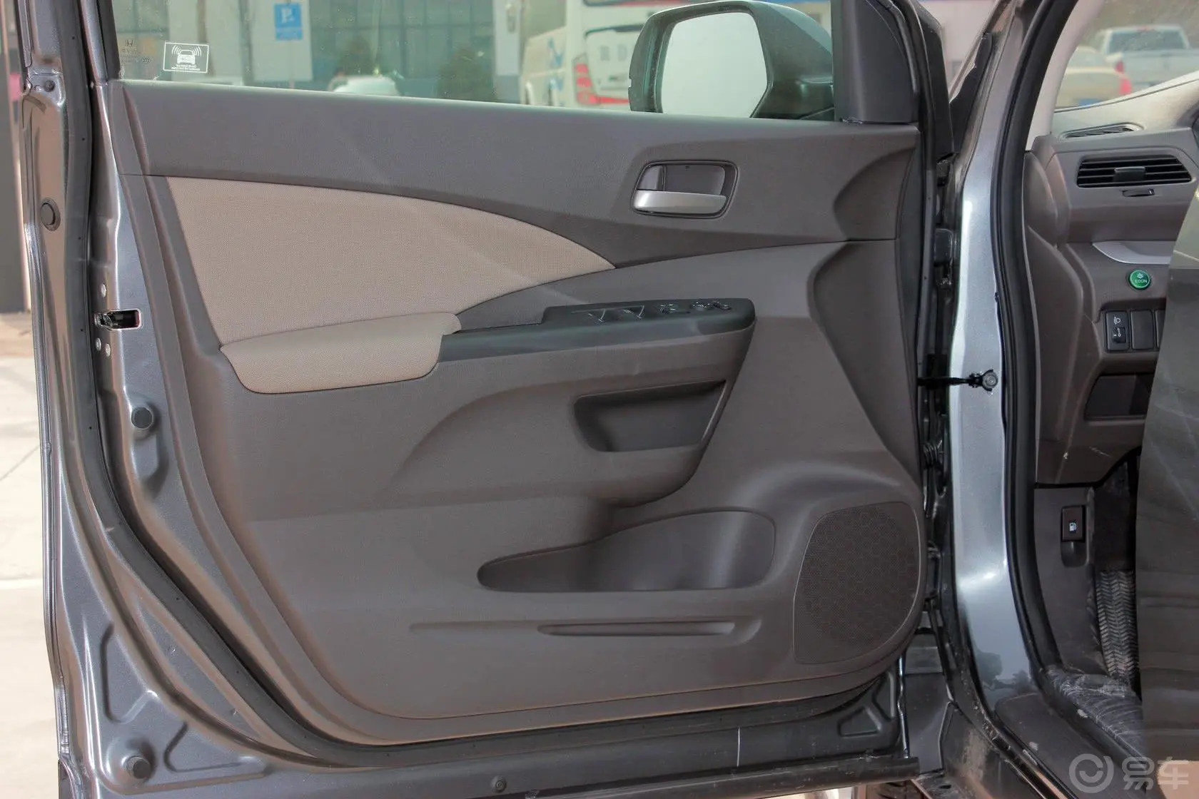 本田CR-V2.0L 两驱 都市版驾驶员侧车门内门板