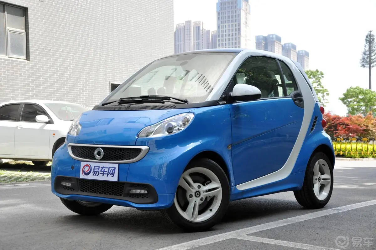 smart fortwo1.0T 硬顶冰炫特别版外观