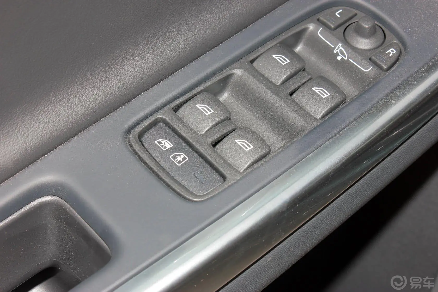 沃尔沃V60T6 R-Design 个性运动版车窗升降键