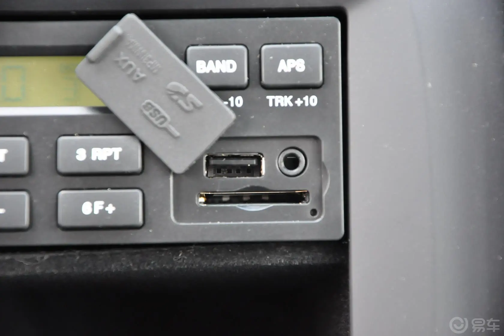 经典圣达菲2.0L 手动 两驱 天窗版USB接口