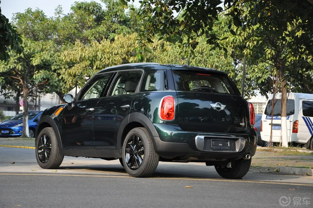 MINI COUNTRYMAN1.6T COOPER S侧后45度车头向左水平