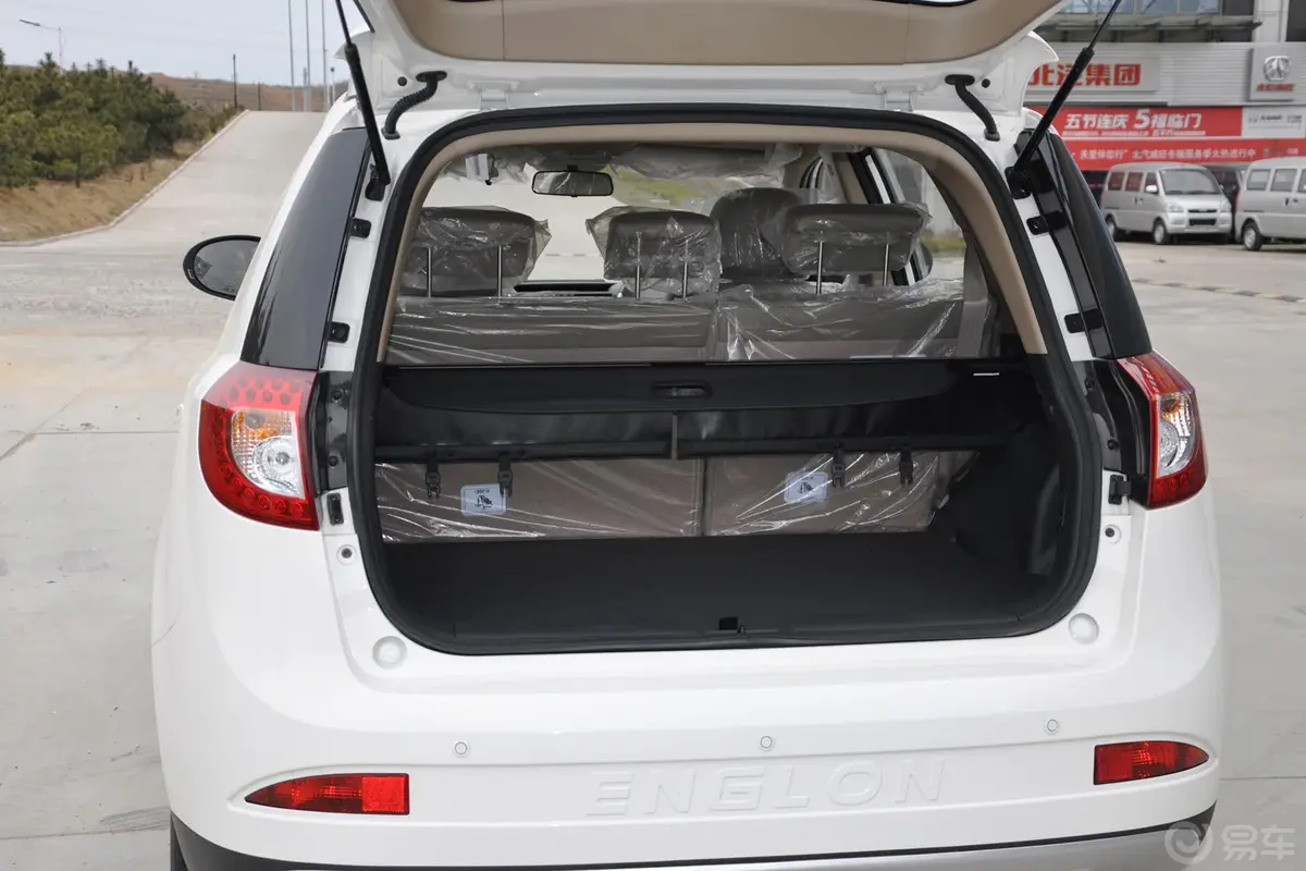 吉利SX72.0L 手动 尊贵型行李箱空间