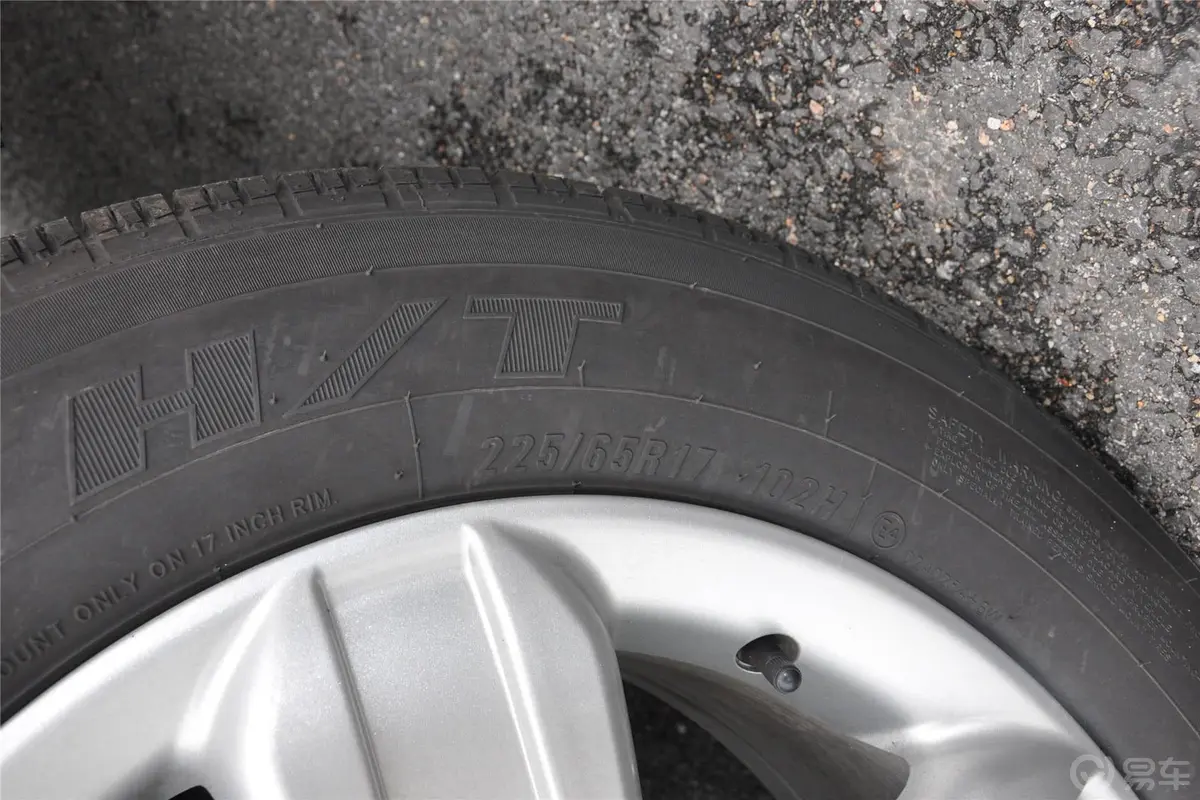 吉利SX72.4L 自动 尊贵型轮胎规格