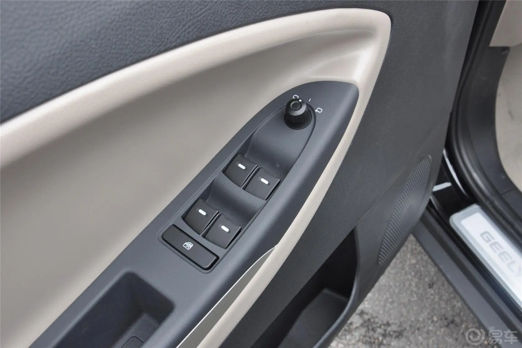 吉利SX72.4L 自动 尊贵型车窗升降键