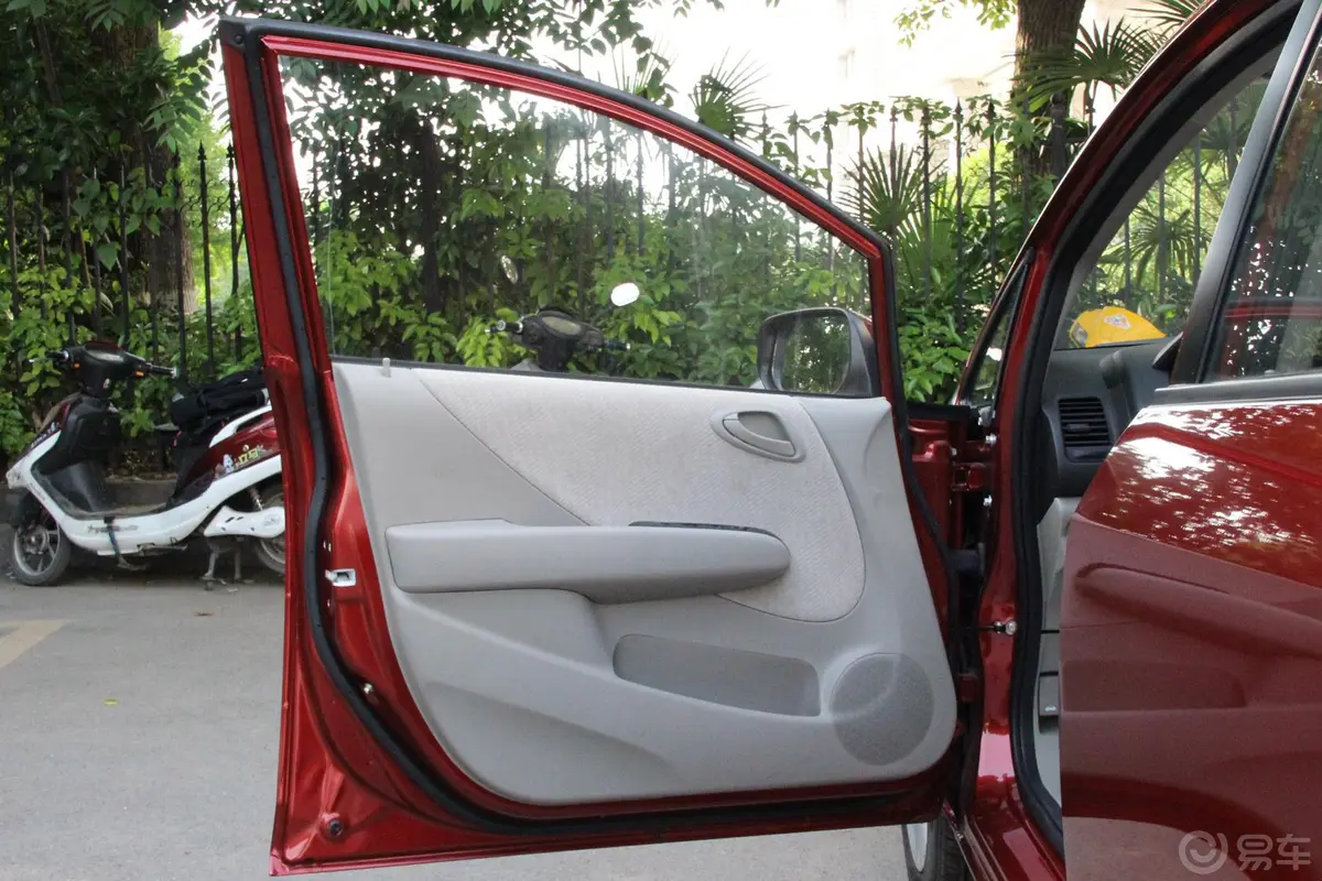 理念S11.5L 手动 舒适型驾驶员侧车门内门板