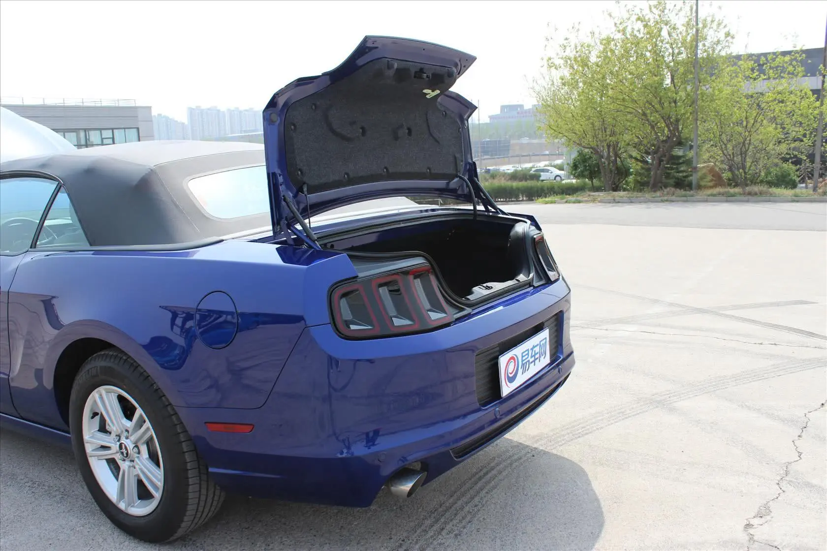 Mustang3.7L 自动 V6行李厢开口范围