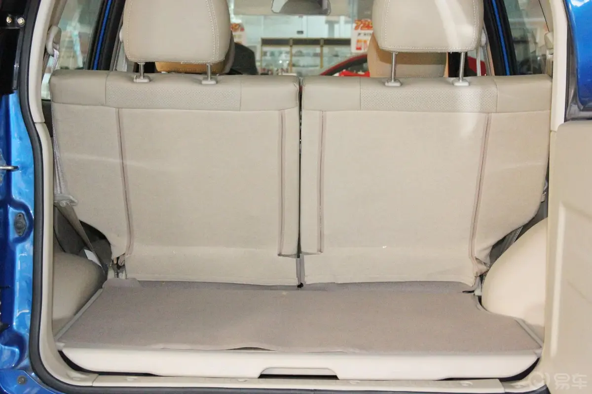 众泰50081.3L 手动 舒适型行李箱空间
