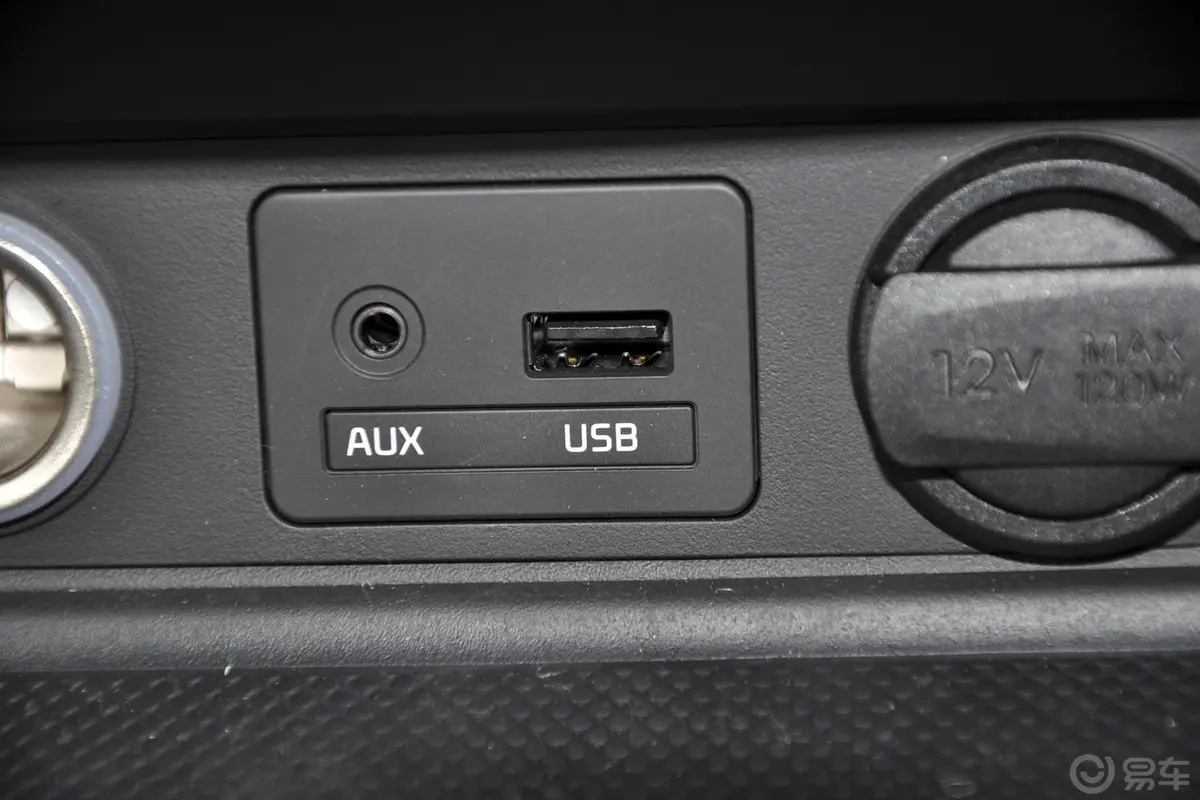 索兰托2.4L 汽油 豪华版 五座(GDI) 国五USB接口