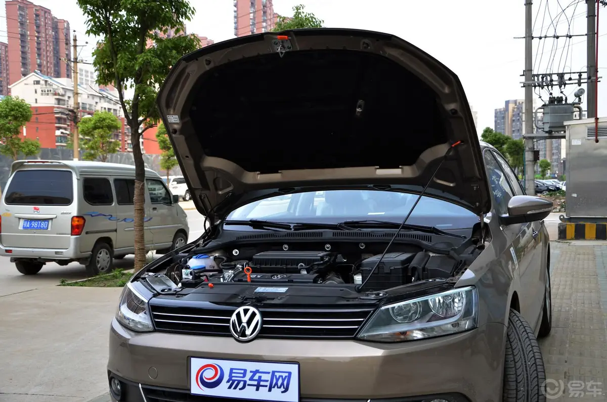 速腾1.6L 手自一体 舒适型发动机盖开启