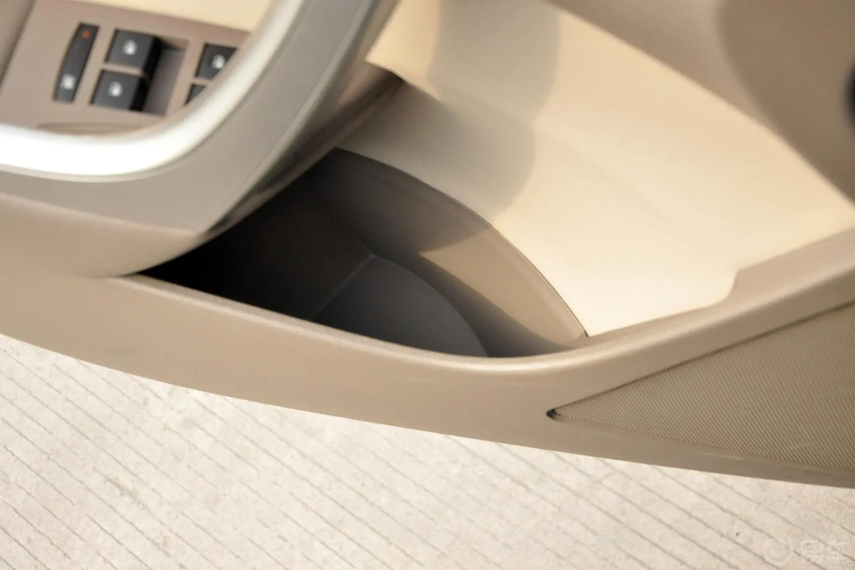 英朗GT 1.6L 手自一体 舒适版驾驶员门储物盒