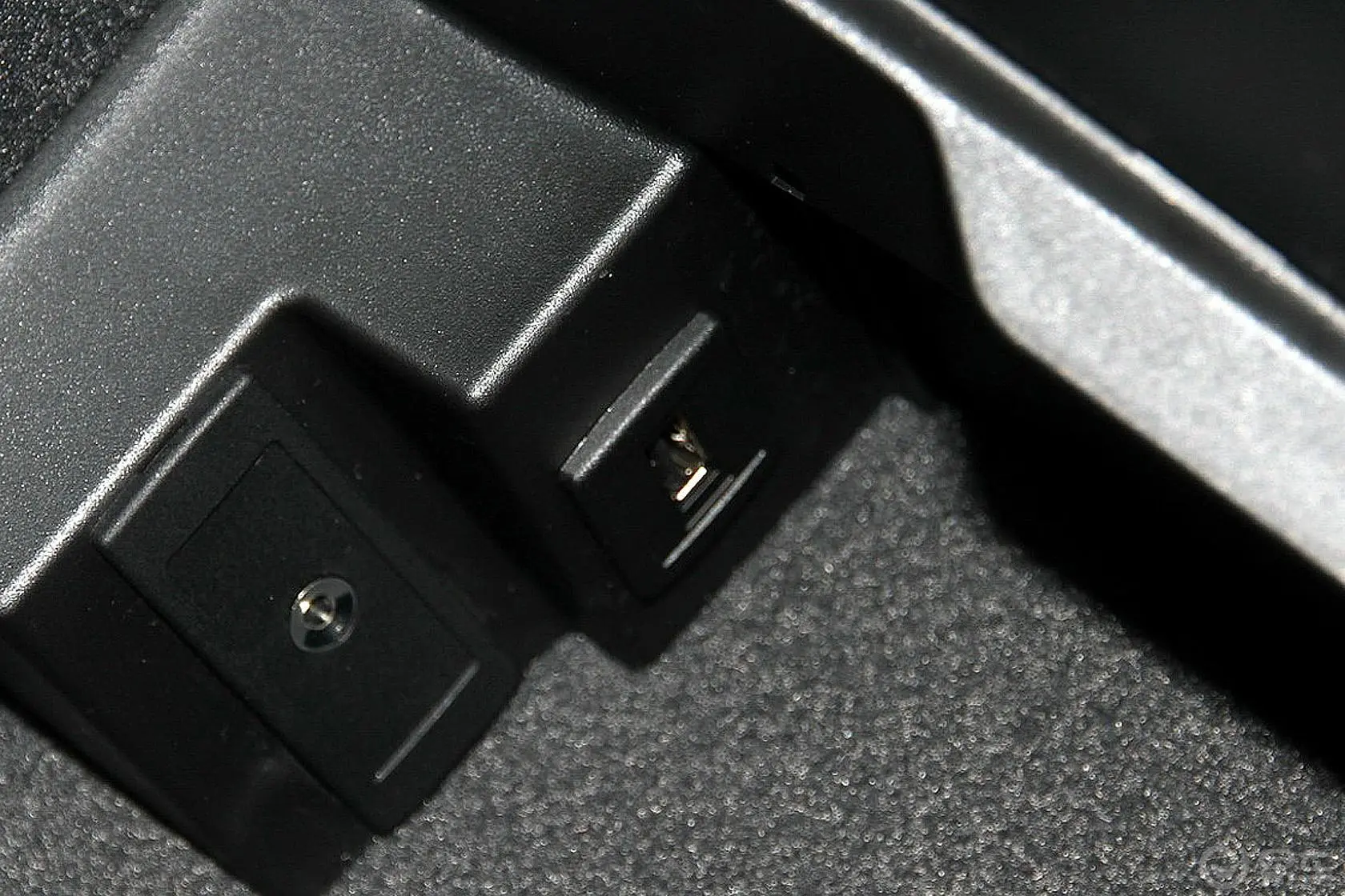 奔驰GLK级GLK 300 3.0L 自动 动感型USB接口