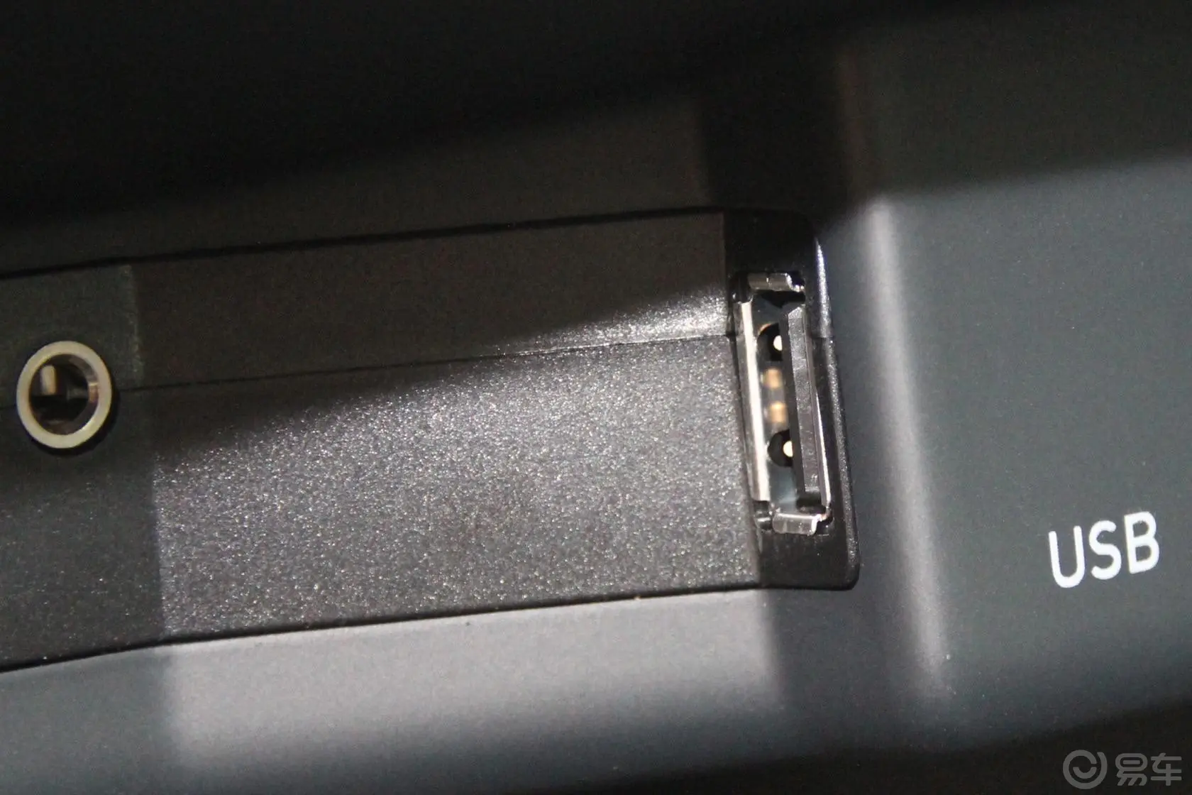 伊比飒1.4T 旅行款USB接口