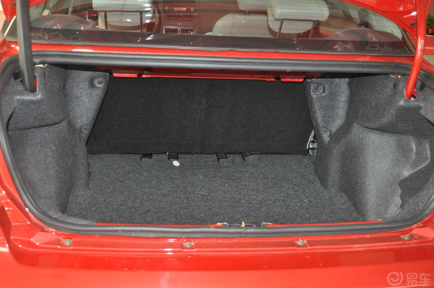 众泰Z2001.3L 手动舒适型4A90M行李箱空间