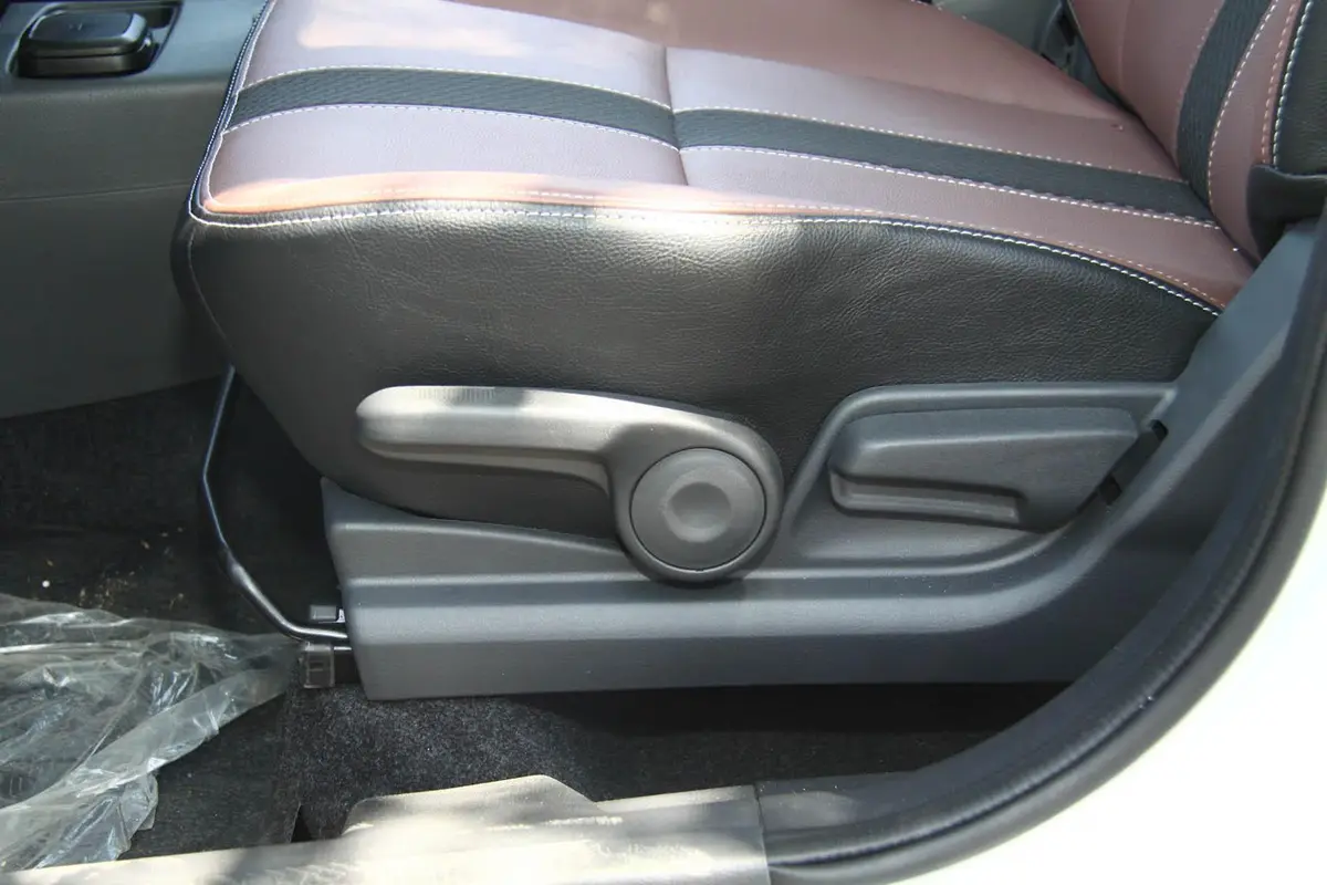 天语 SX4锐骑 1.6L 自动基本型座椅调节键