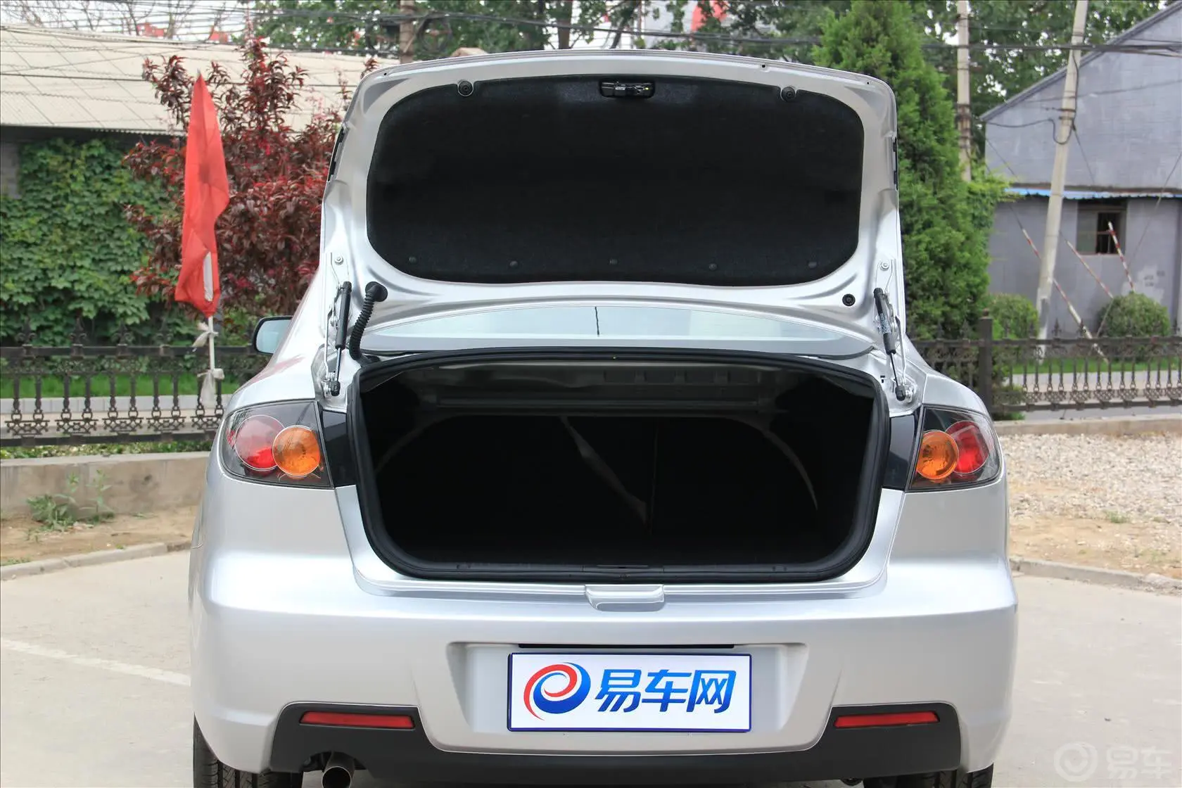 马自达31.6L 自动 标准型行李箱空间