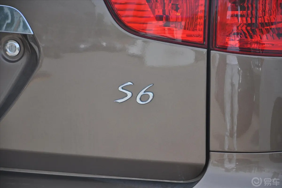 比亚迪S62.4L 自动 尊荣型 劲悦版尾标