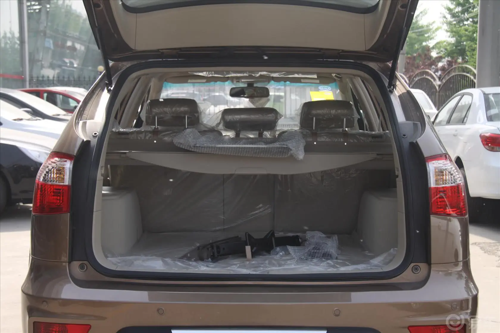 比亚迪S62.4L 自动 尊荣型 劲悦版行李箱空间