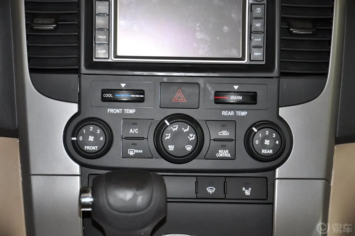 起亚VQ2.7 汽油 舒适版中控台整体