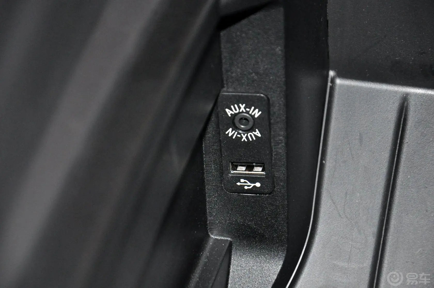 宝马5系GT535i xDrive 豪华型AUX接口